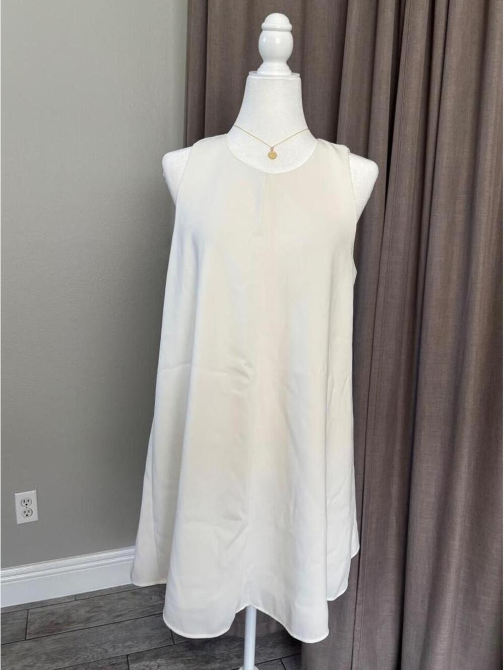 Zara Off-White Sleeveless Shift Dress – L